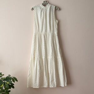 Chic Sleeveless Lace White Midi Dress